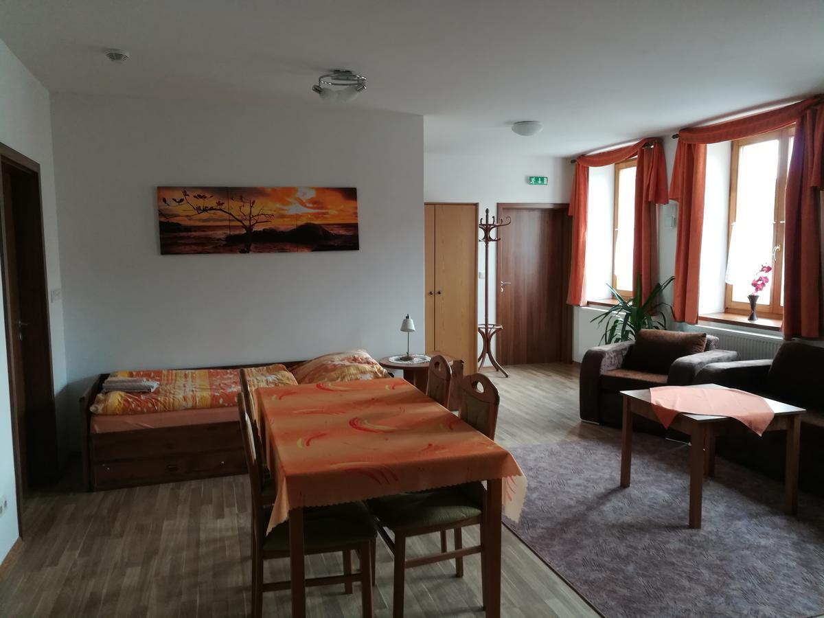 Penzion Pod Zamkem Zruc nad Sazavou Exterior foto
