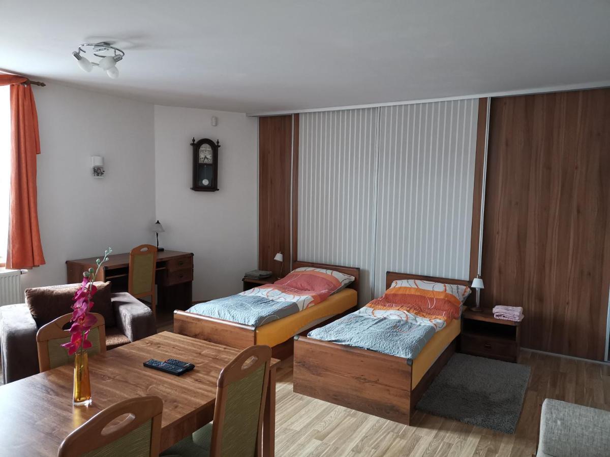 Penzion Pod Zamkem Zruc nad Sazavou Exterior foto